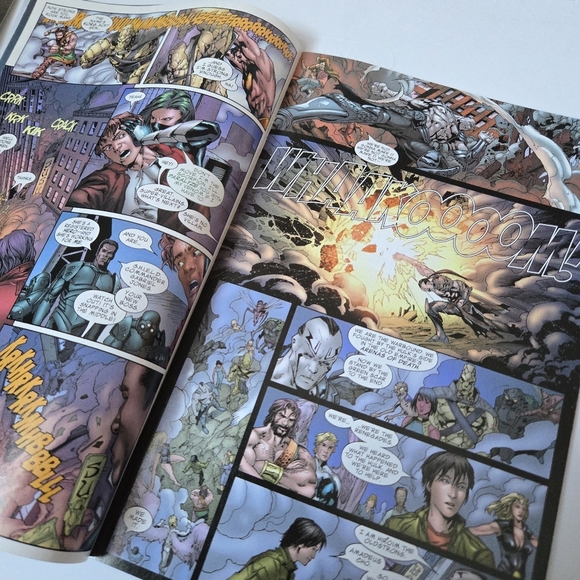 Marvel World War Hulk Comic Book - Picture 5 of 6